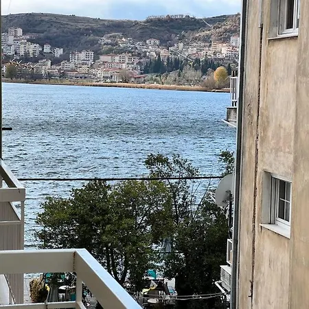 διαμέρισμα στην παραλία *