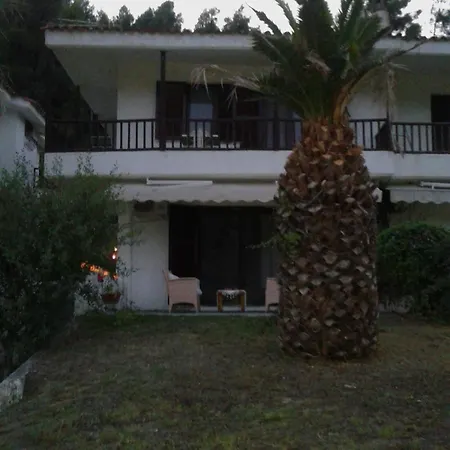 Holiday home τριώροφη ελάνη